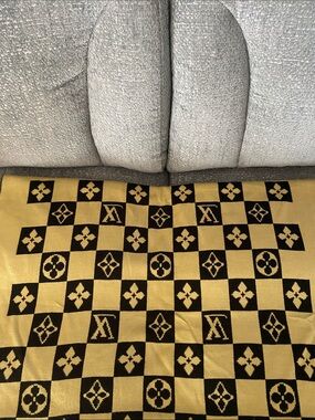Designer‑Inspired Reversible Scarf not authentic